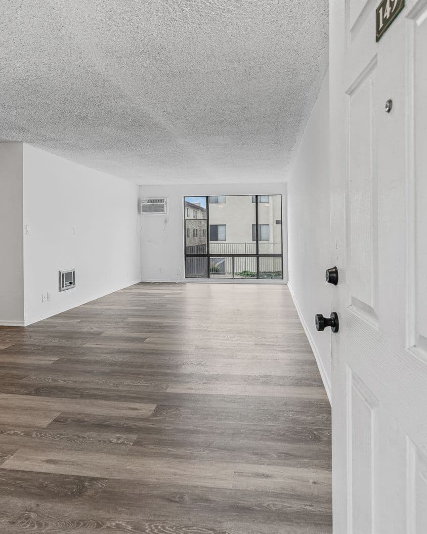 Sylmar Apartment: 12960 Dronfield Ave.