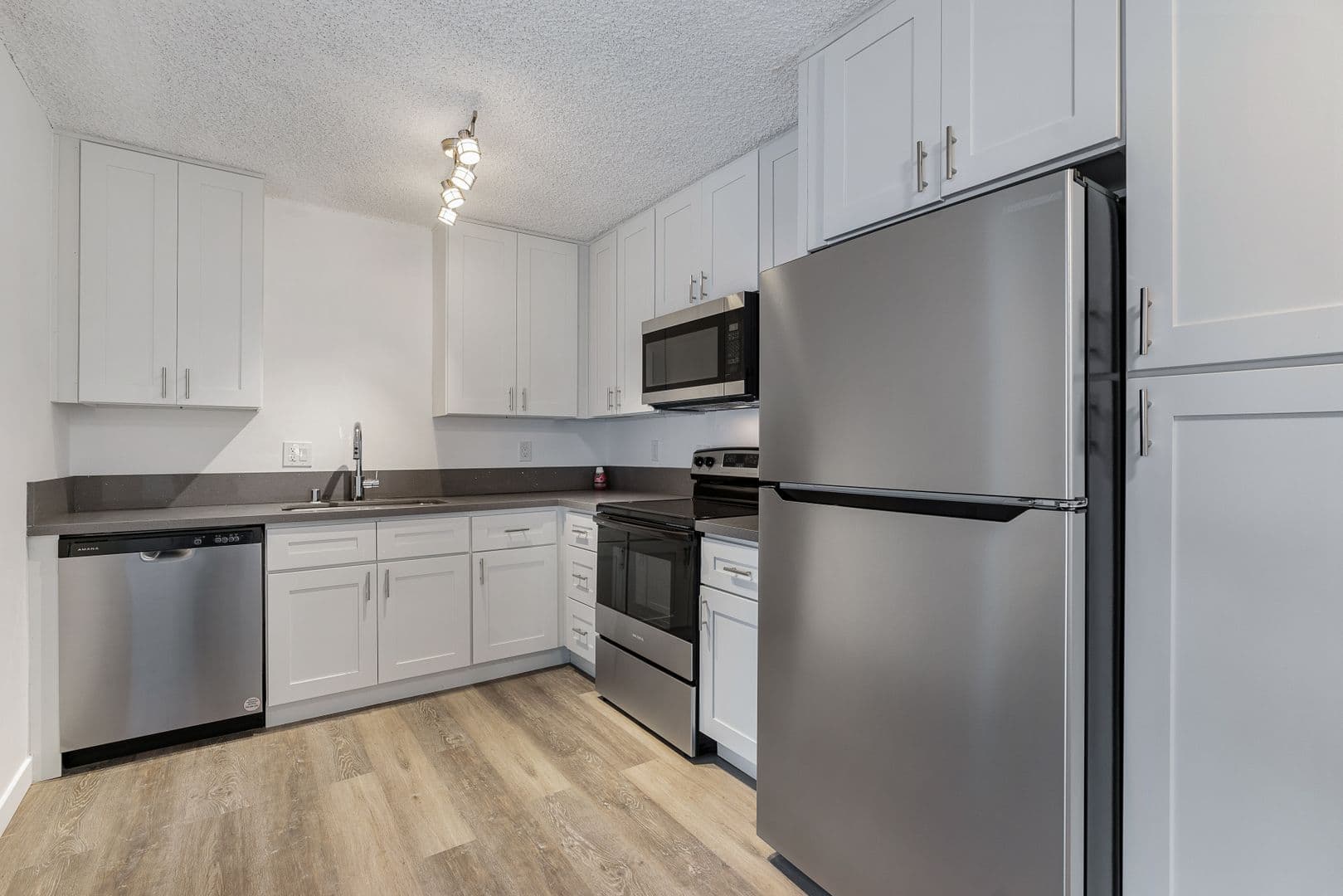 Sylmar Apartment: 12960 Dronfield Ave.