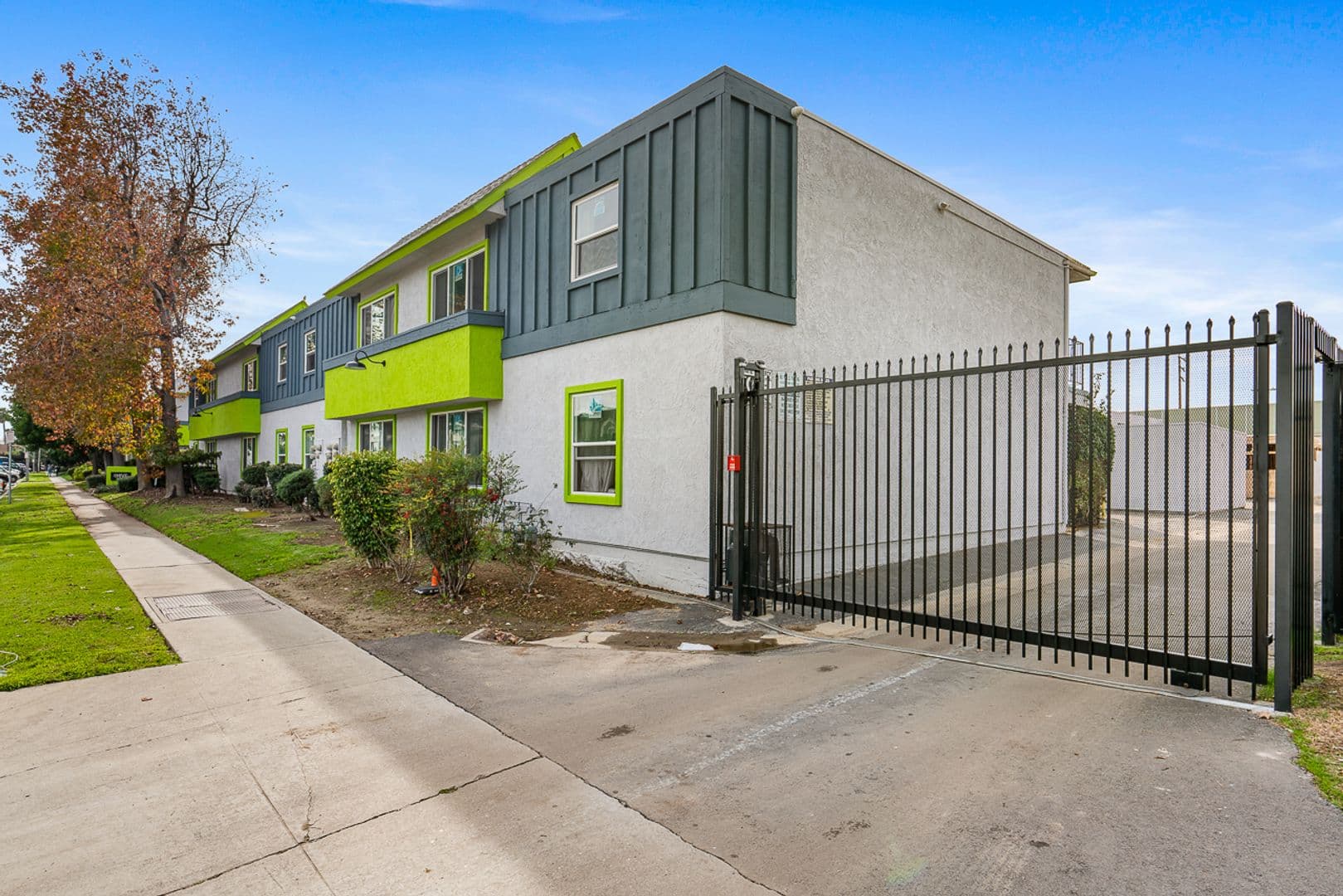 Long Beach Apartment: 5565 Ackerfield Ave.