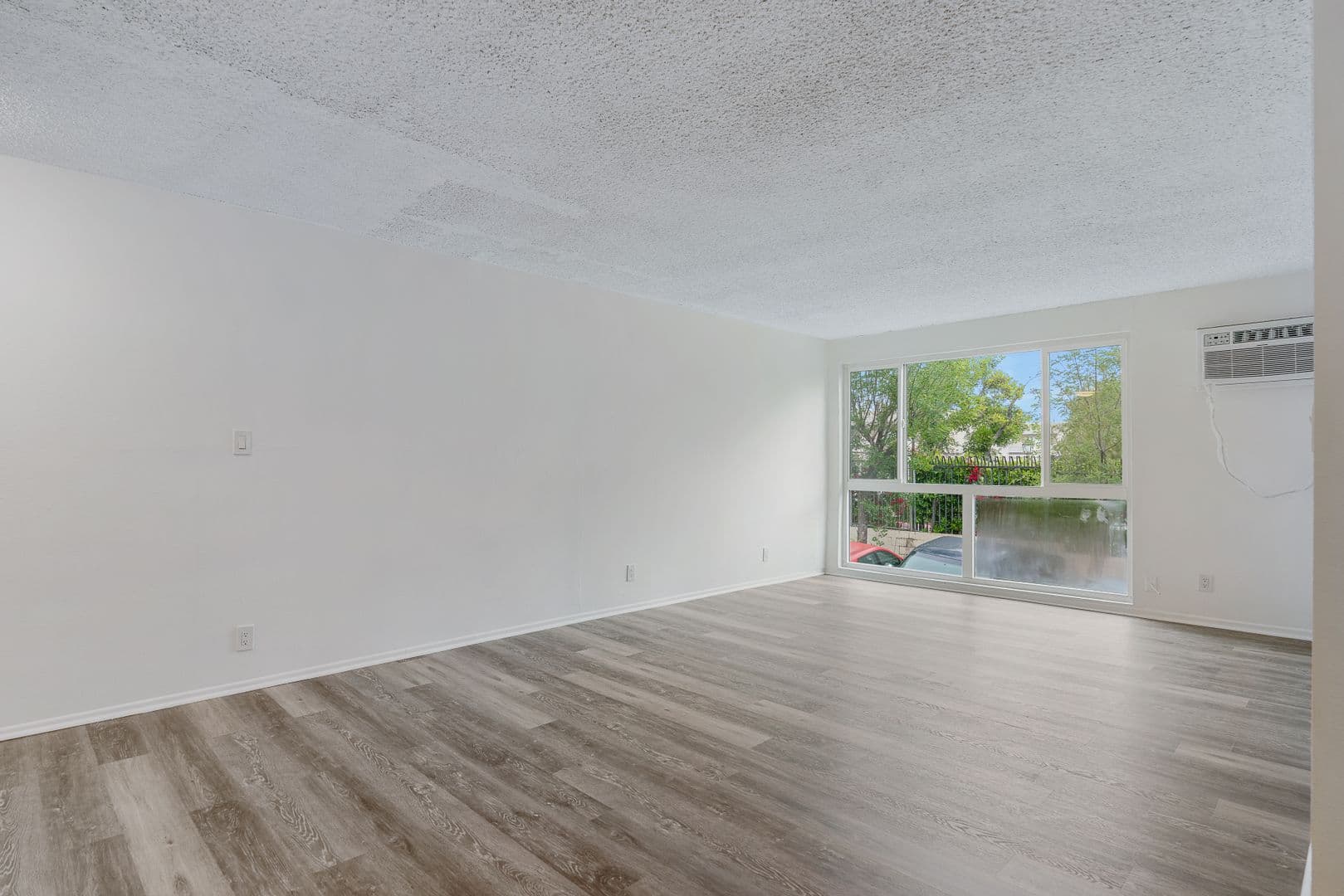 Sylmar Apartment: 12960 Dronfield Ave.