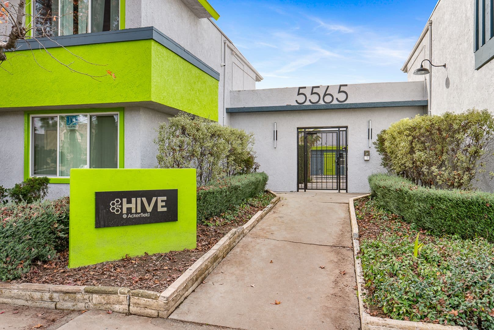 Long Beach Apartment: 5700 Ackerfield Ave.