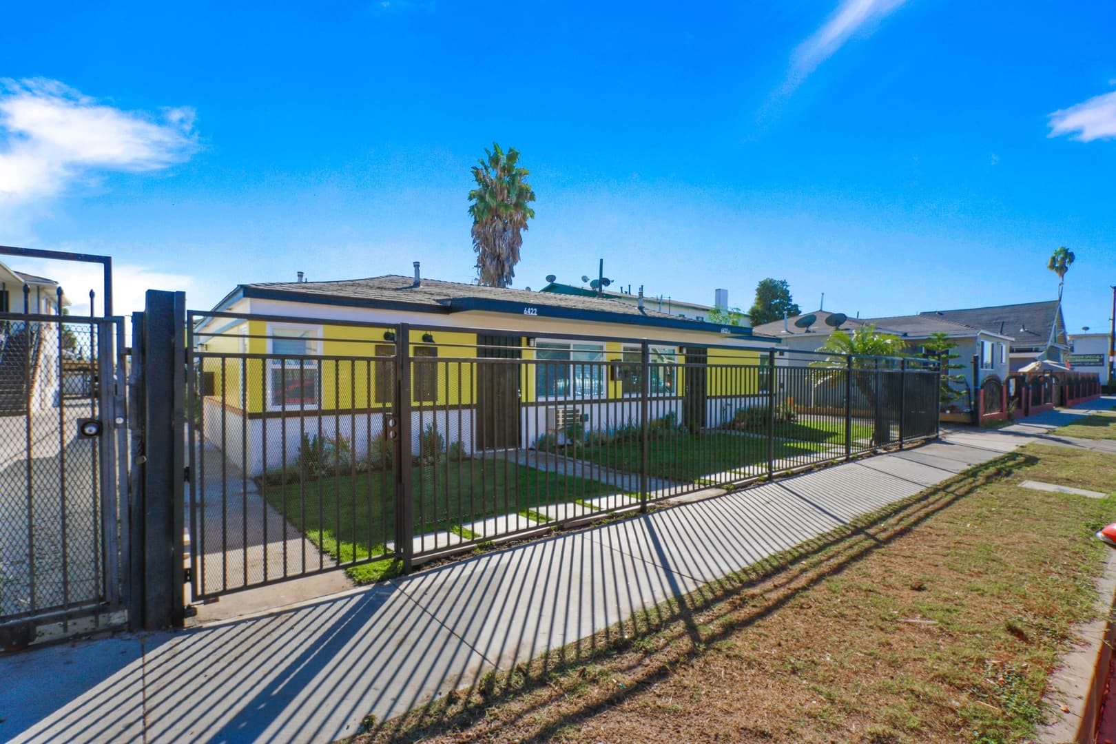 Los Angeles Apartment: 6422 S. Victoria Ave