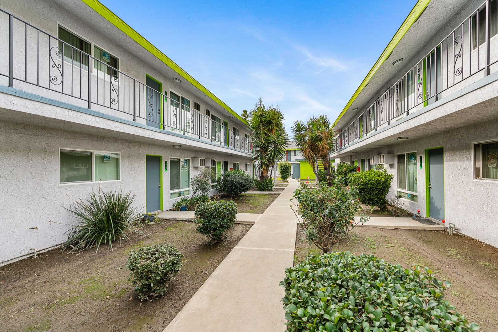 Long Beach Apartment: 5700 Ackerfield Ave.