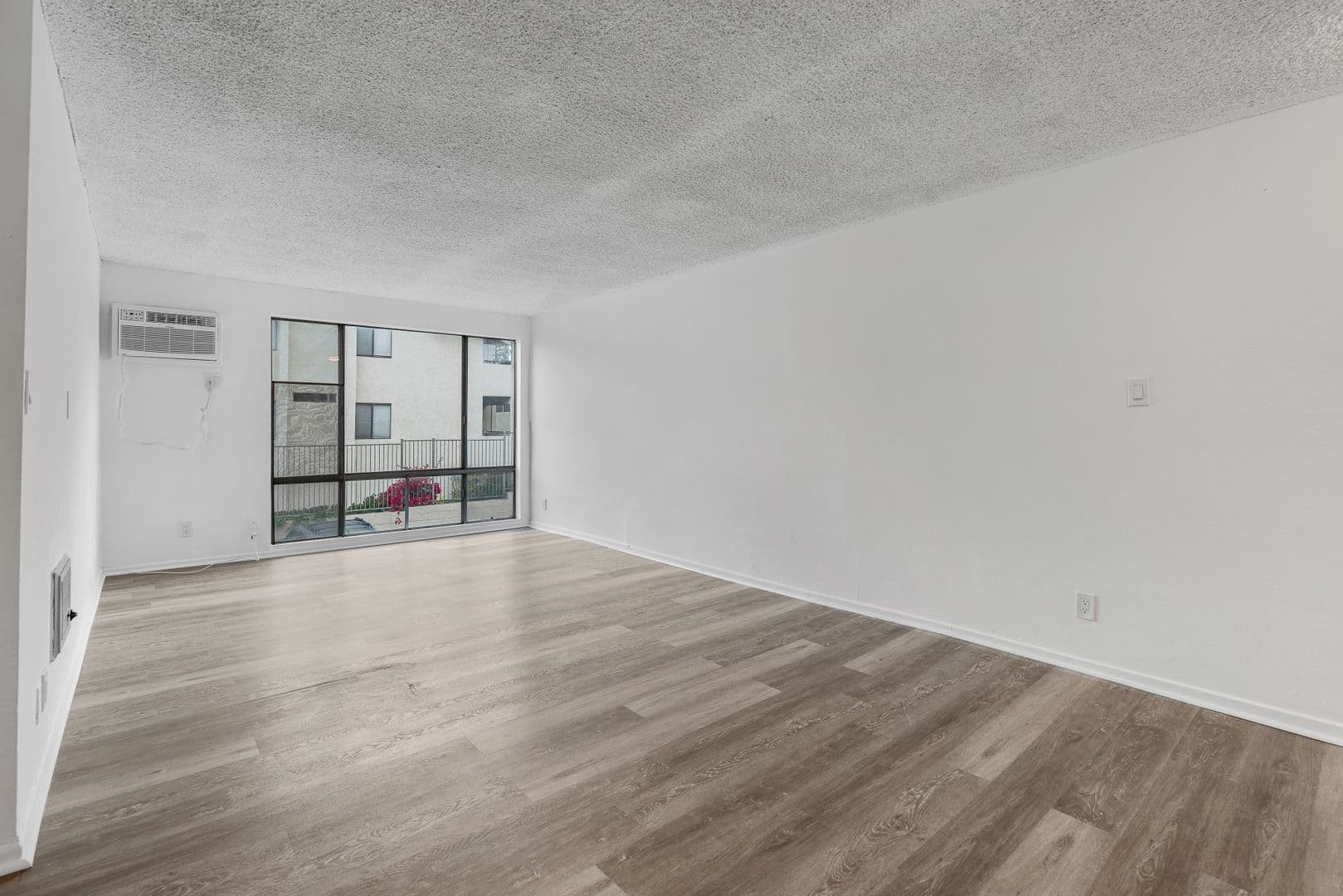 Sylmar Apartment: 12960 Dronfield Ave.
