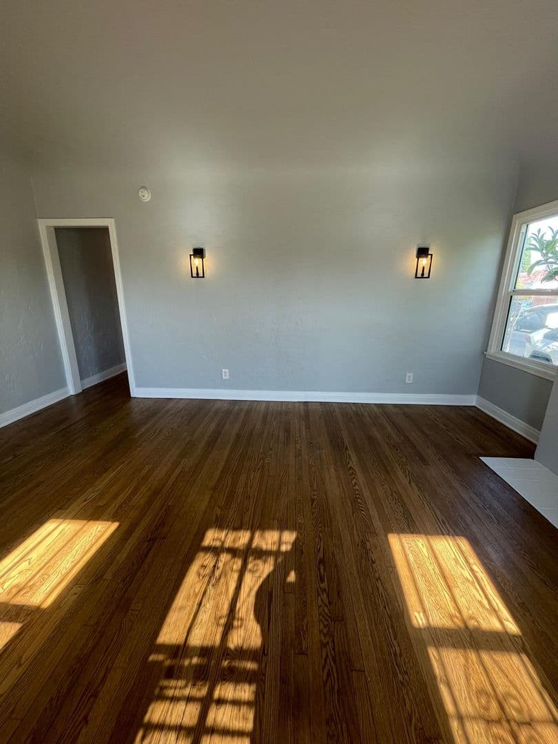 Los Angeles Apartment: 2901 Somerset Drive