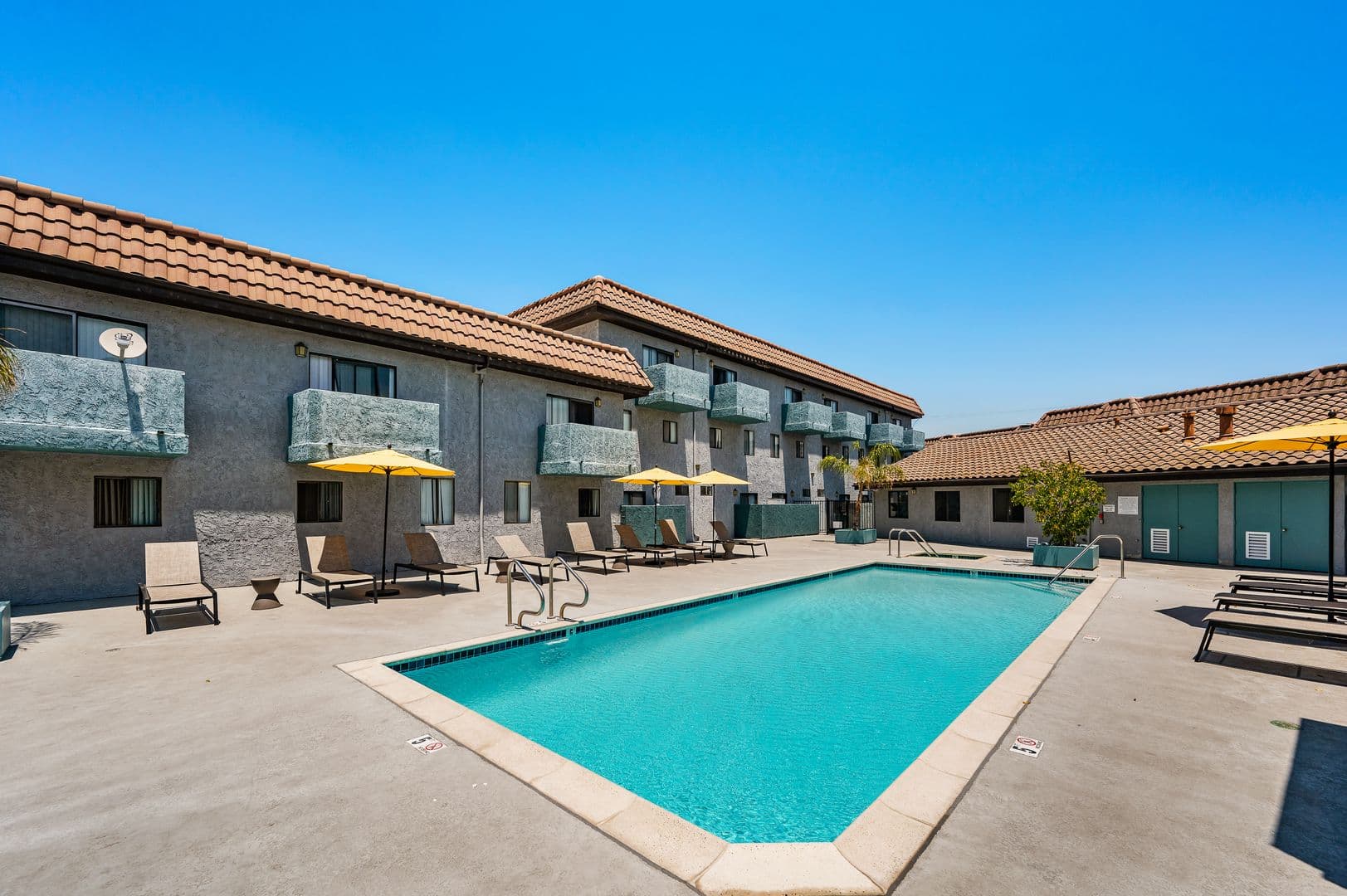 Long Beach Apartment: 2301 E. Market St.