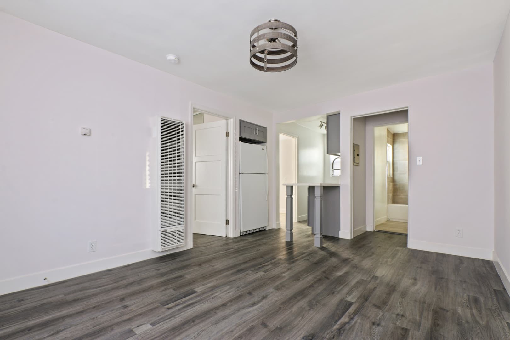 Los Angeles Apartment: 6422 S. Victoria Ave