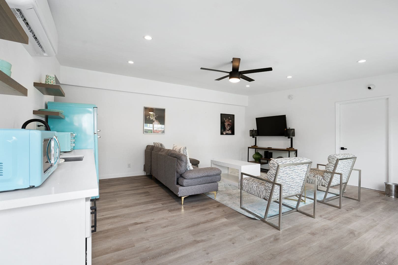 Long Beach Apartment: 5700 Ackerfield Ave.