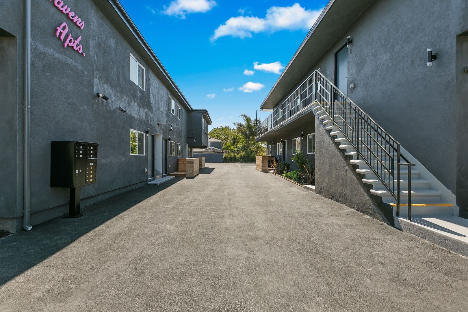 Los Angeles Apartment: 2918-2922 Hauser Blvd