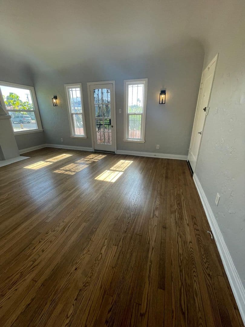 Los Angeles Apartment: 2901 Somerset Drive