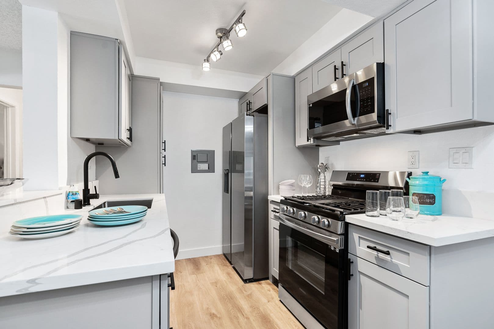 Long Beach Apartment: 5565 Ackerfield Ave.
