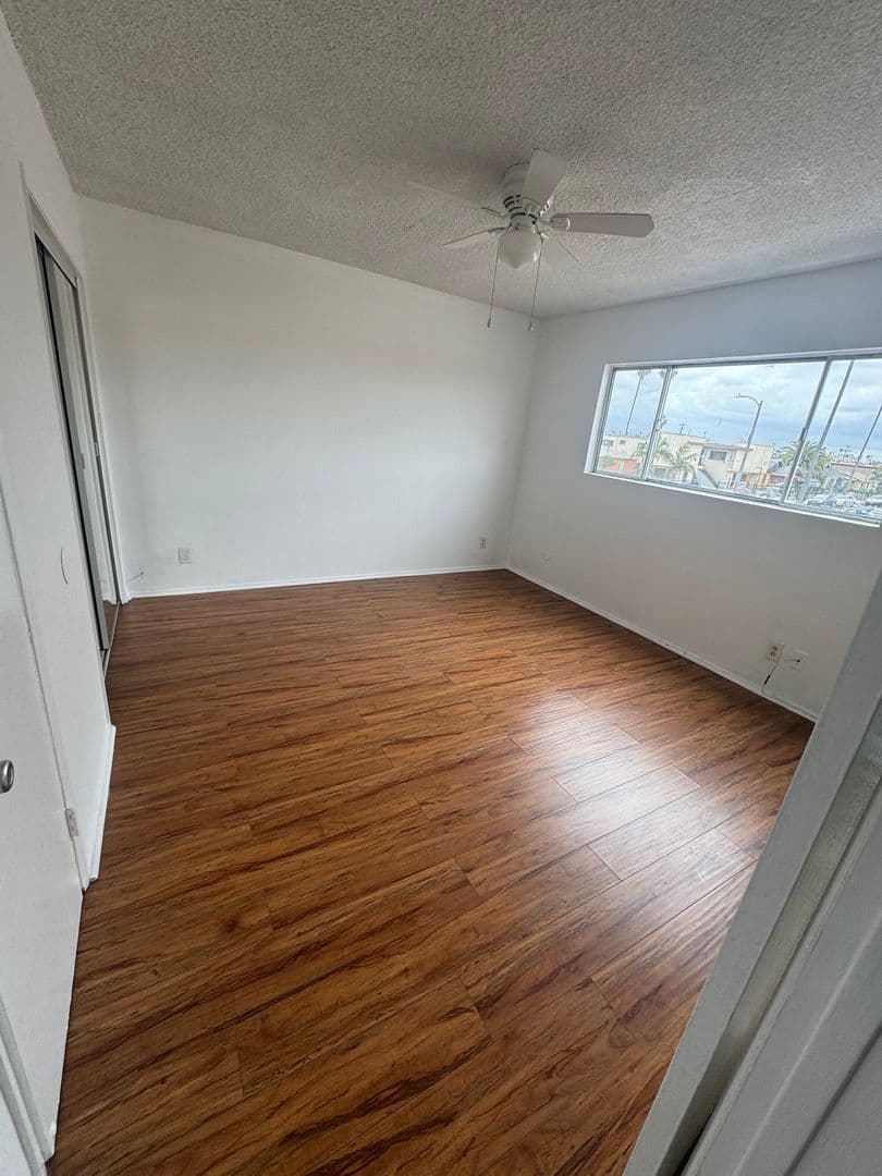 Los Angeles Apartment: 932 W. 80th St.