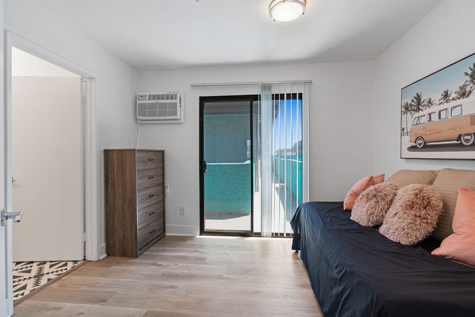 Long Beach Apartment: 2301 E. Market St.