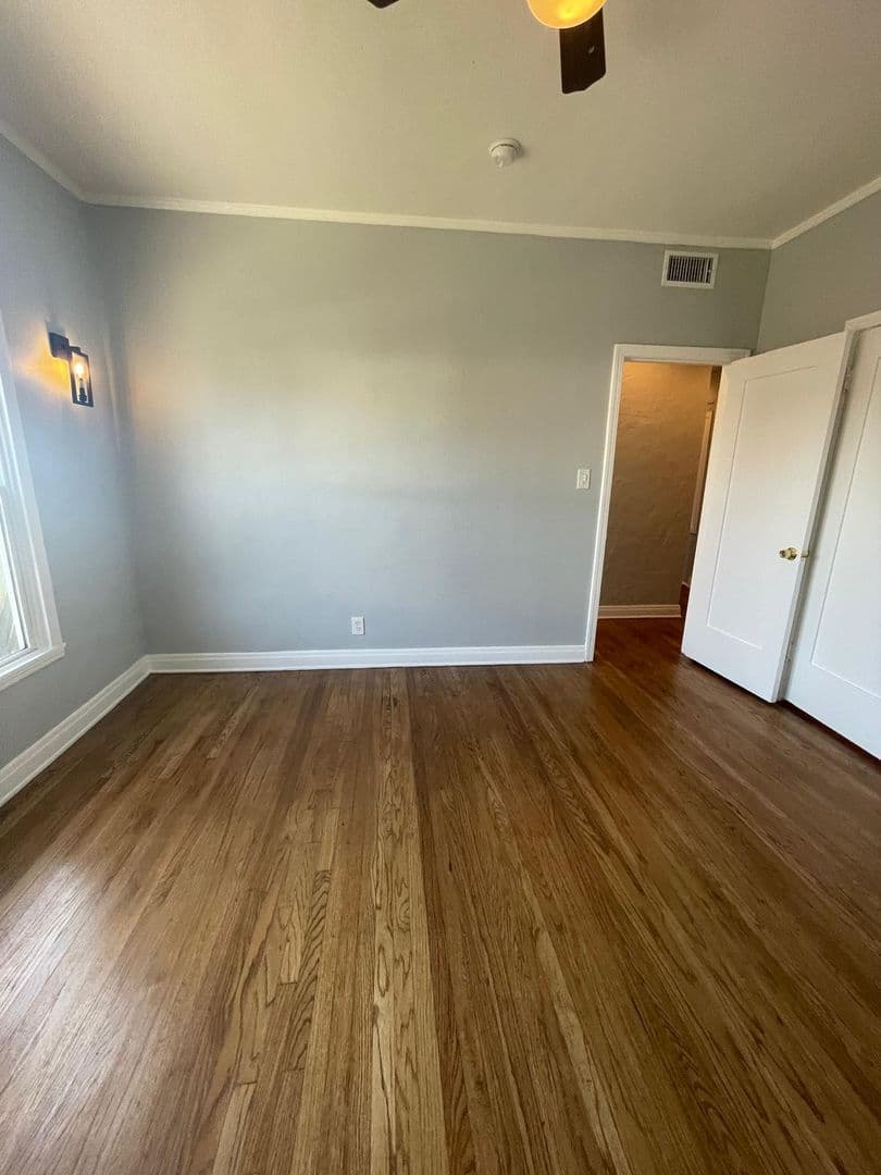 Los Angeles Apartment: 2901 Somerset Drive
