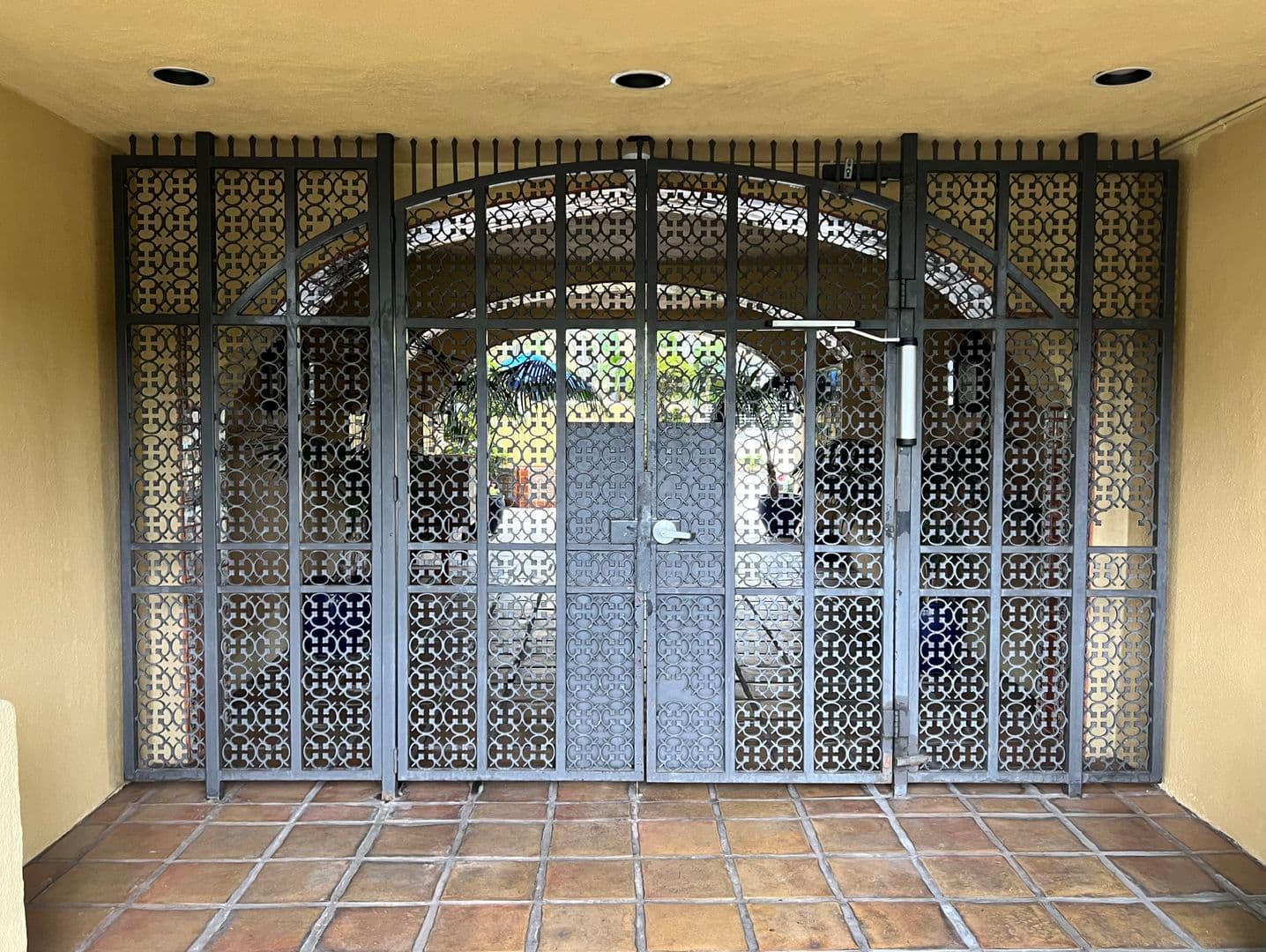 Los Angeles Condo: 1615 N. Laurel Ave - #203
