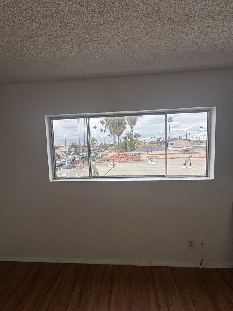 Los Angeles Apartment: 932 W. 80th St.