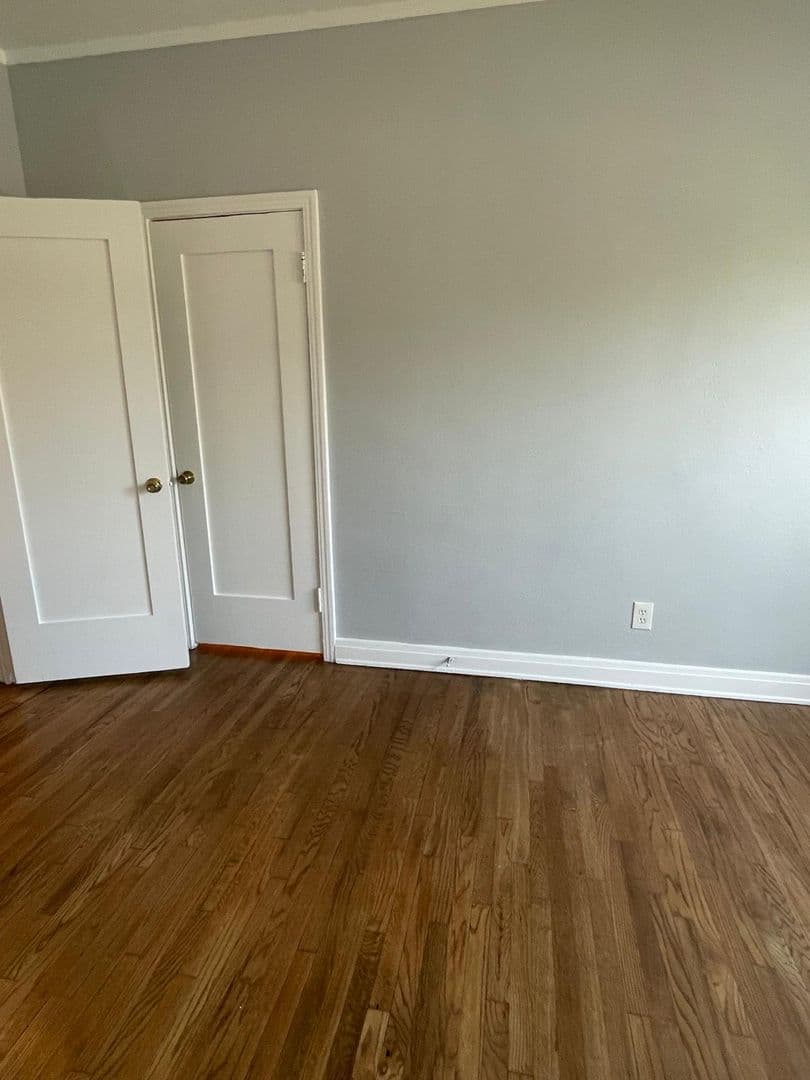Los Angeles Apartment: 2901 Somerset Drive