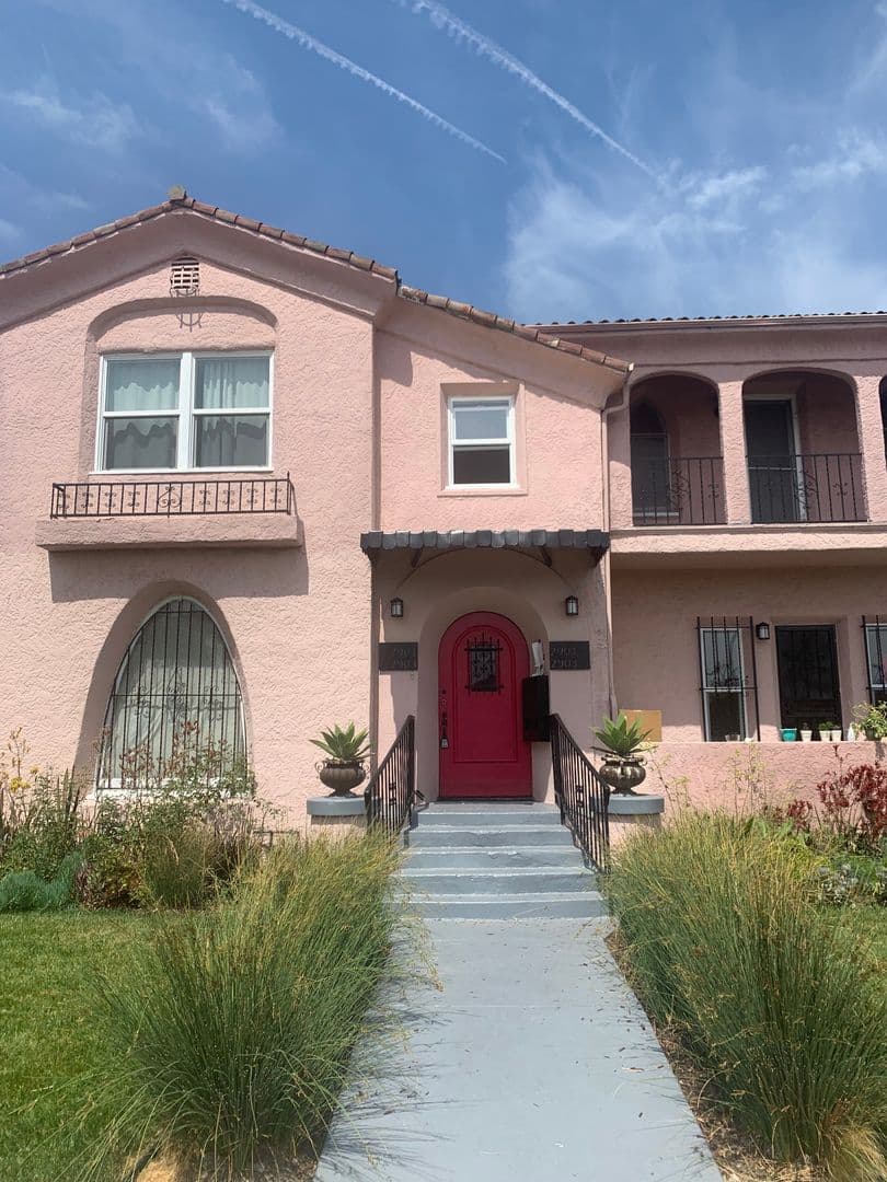 Los Angeles Apartment: 2901 Somerset Drive