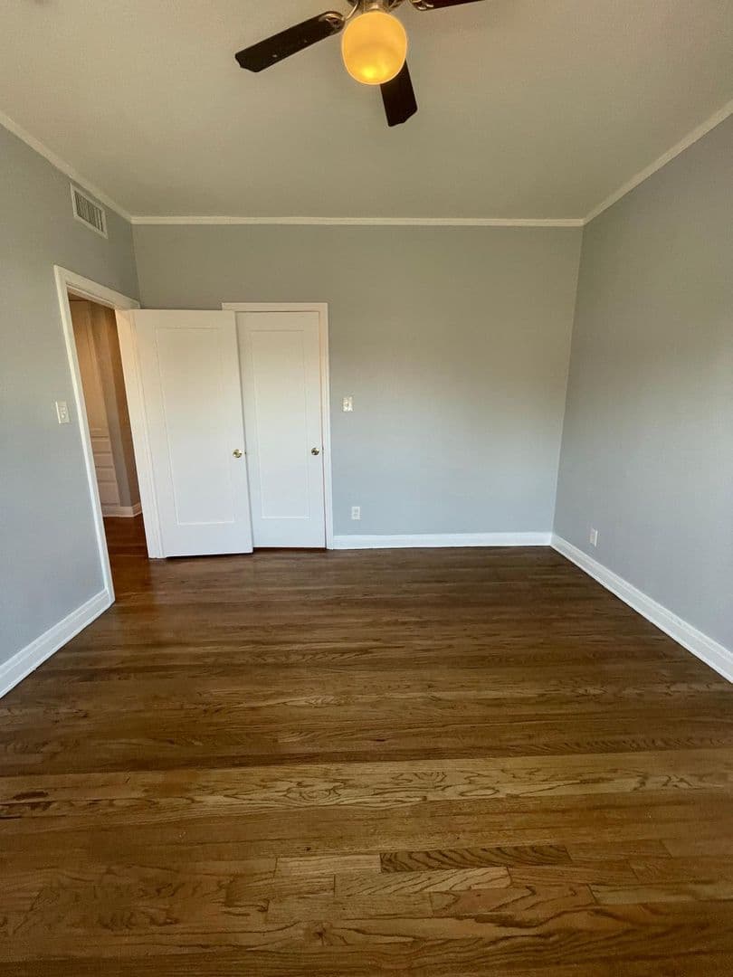 Los Angeles Apartment: 2901 Somerset Drive