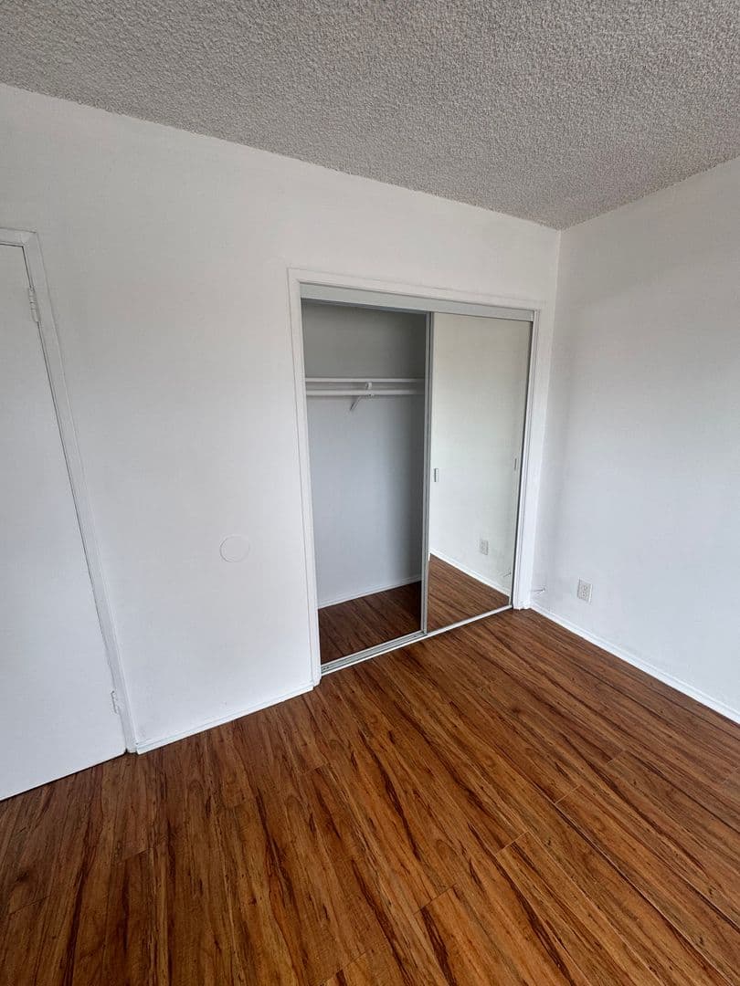 Los Angeles Apartment: 932 W. 80th St.