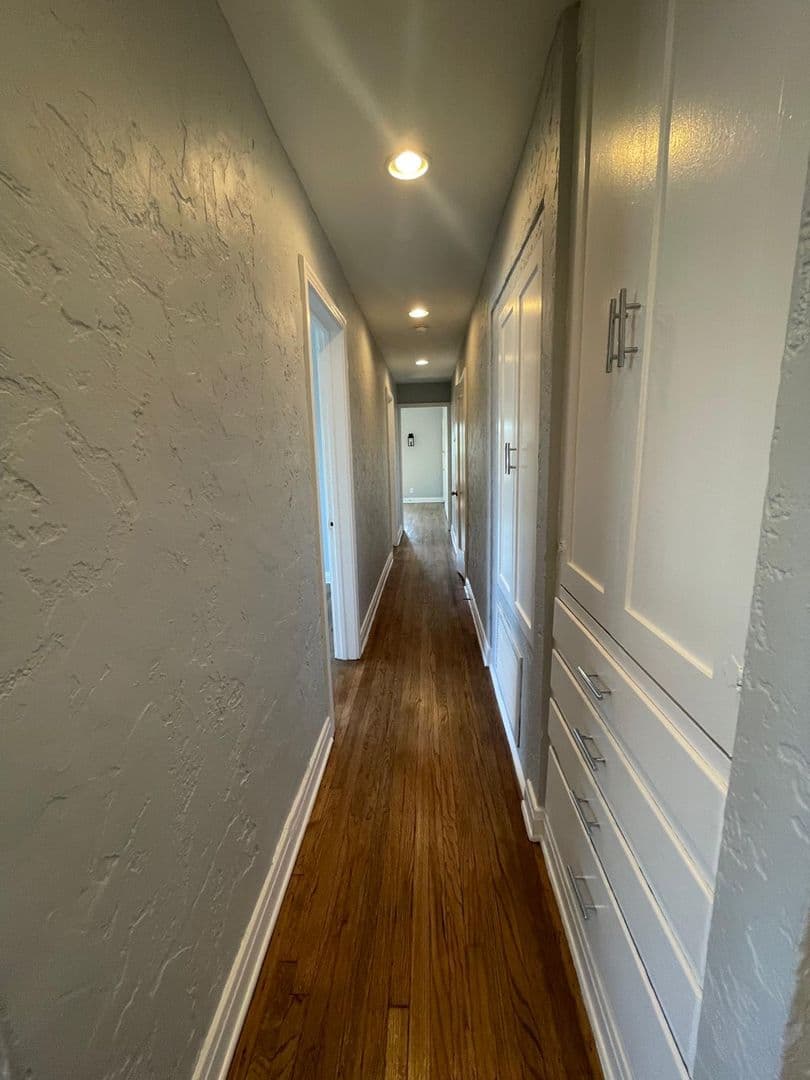 Los Angeles Apartment: 2901 Somerset Drive