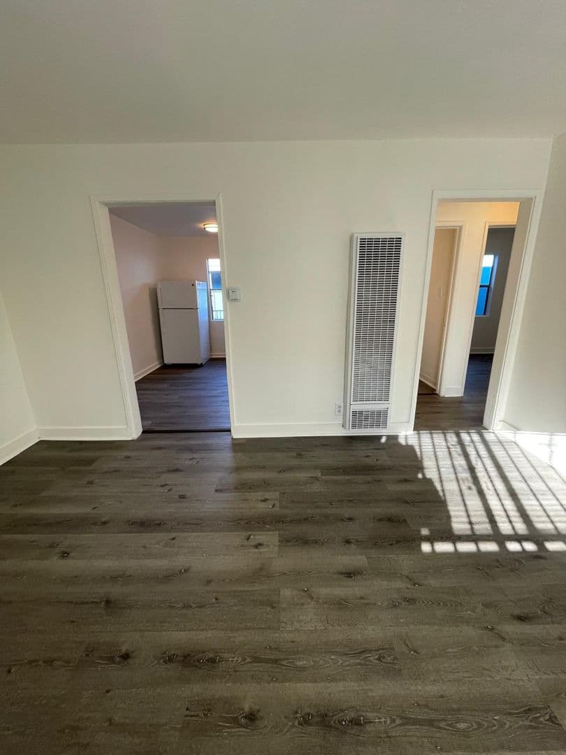 Los Angeles Apartment: 825, 829 & 833 E 108th St