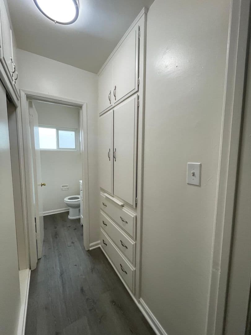 Long Beach Apartment: 1850-54 Pine Ave.