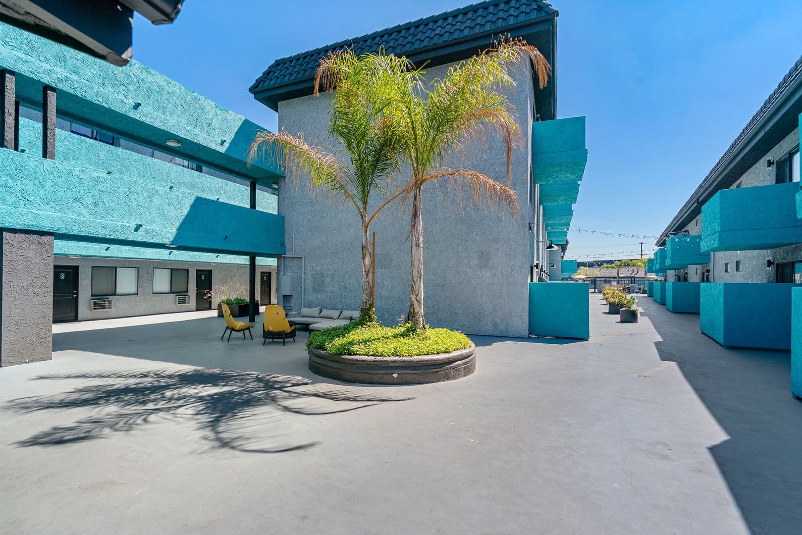 Long Beach Apartment: 2301 E. Market St.