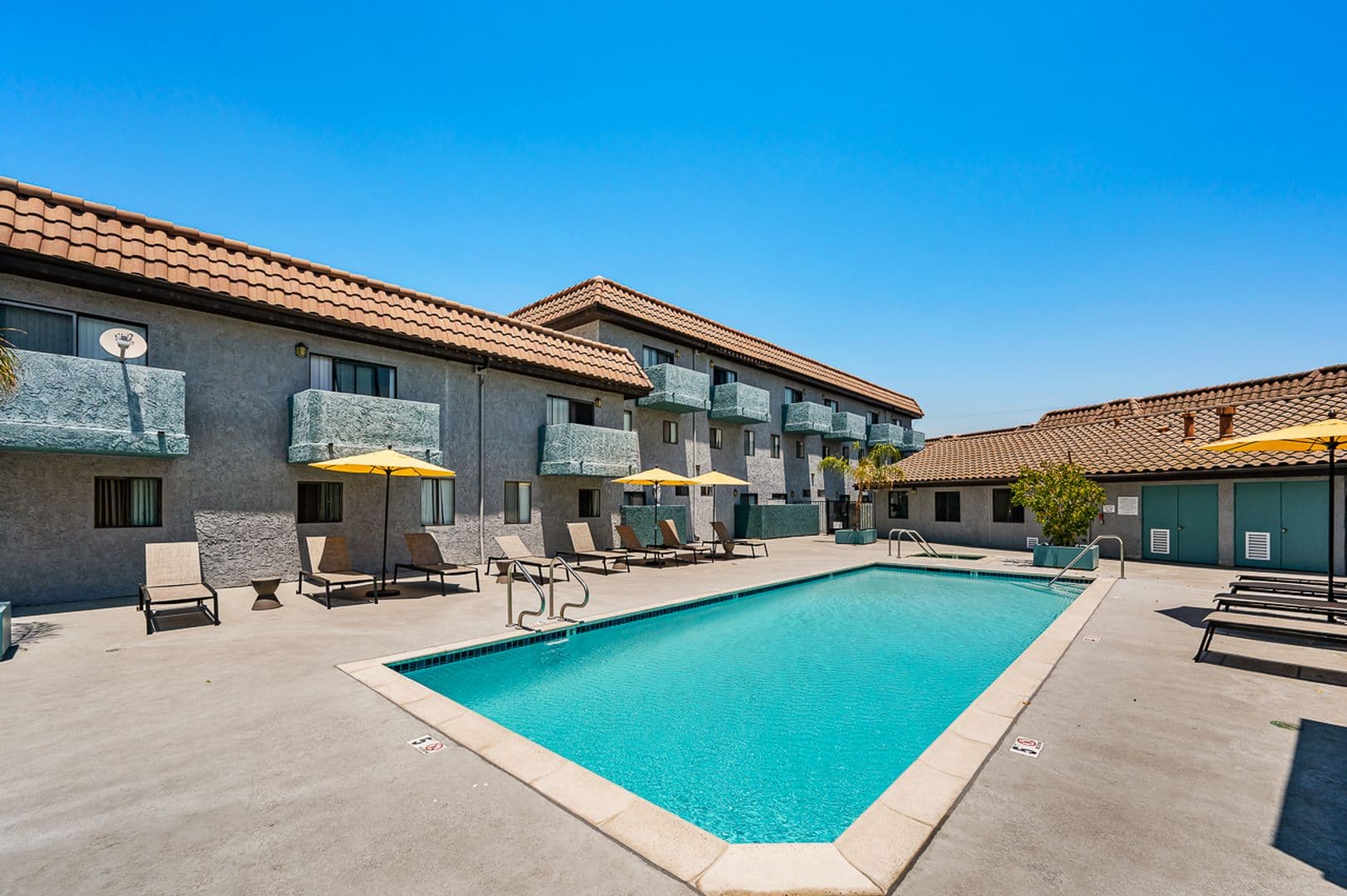 Long Beach Apartment: 2301 E. Market St.