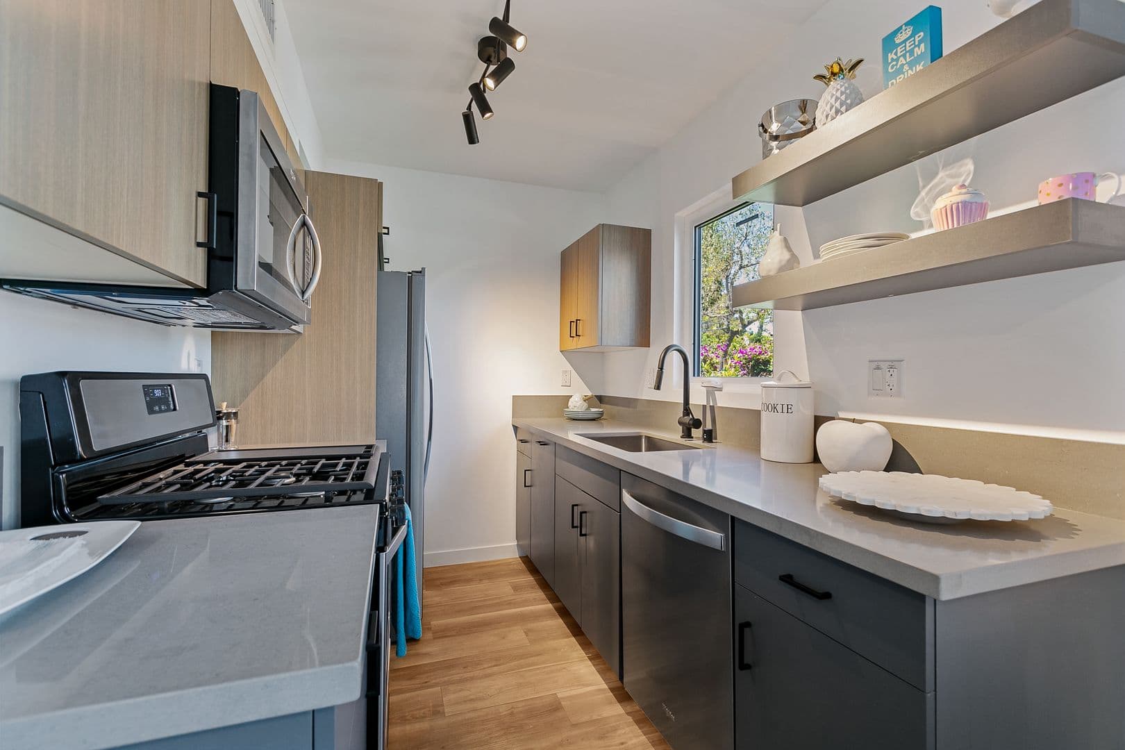 Los Angeles Apartment: 2918-2922 Hauser Blvd