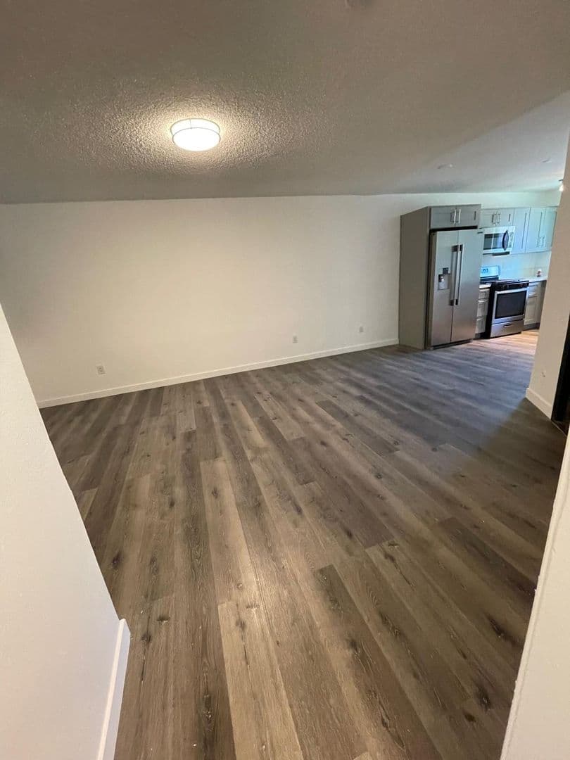 North Hills Apartment: 8923 Orion Avenue