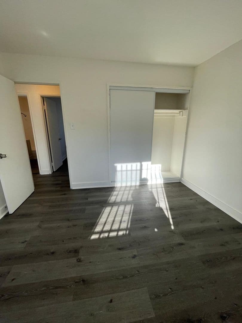 Los Angeles Apartment: 825, 829 & 833 E 108th St