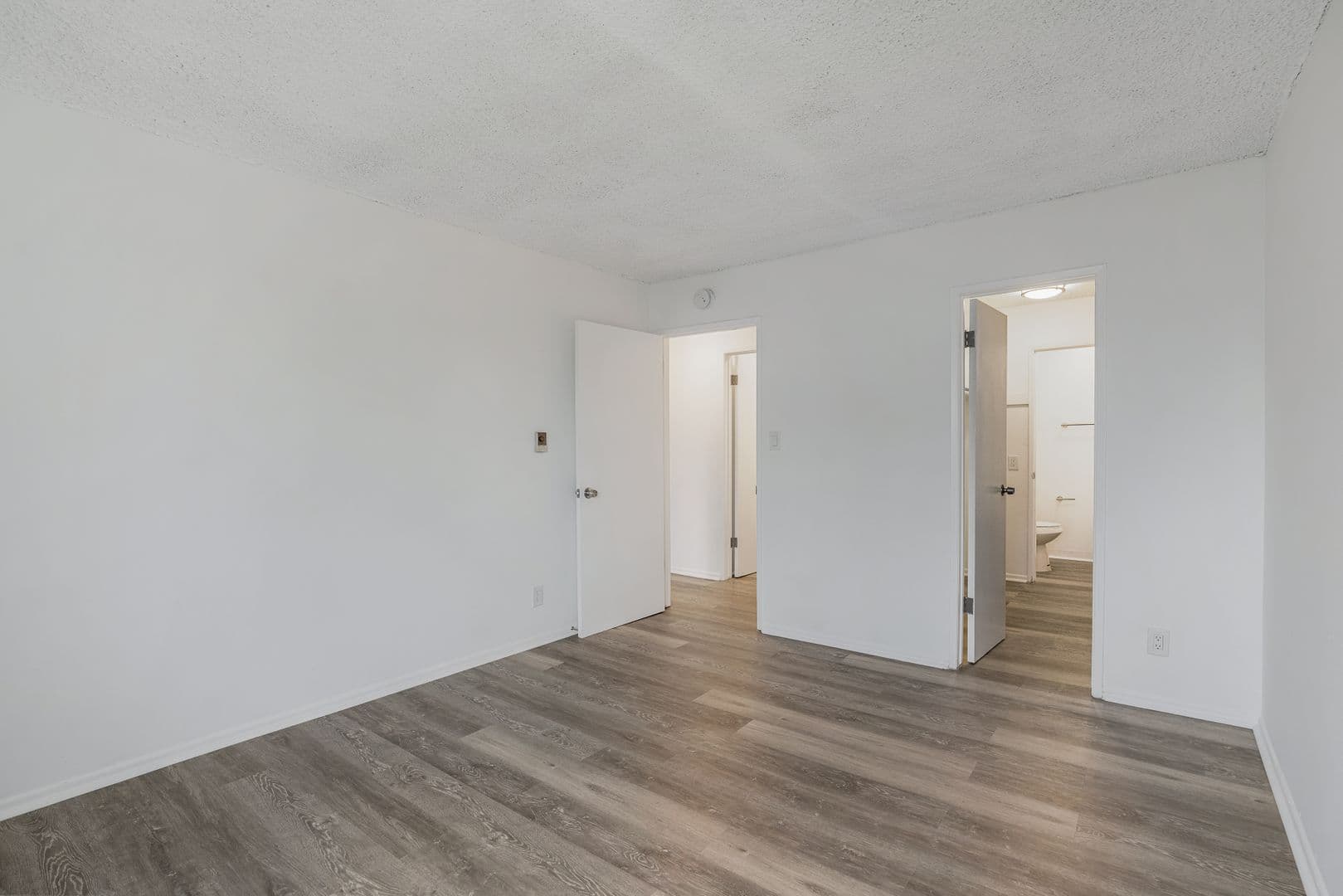 Sylmar Apartment: 12960 Dronfield Ave.