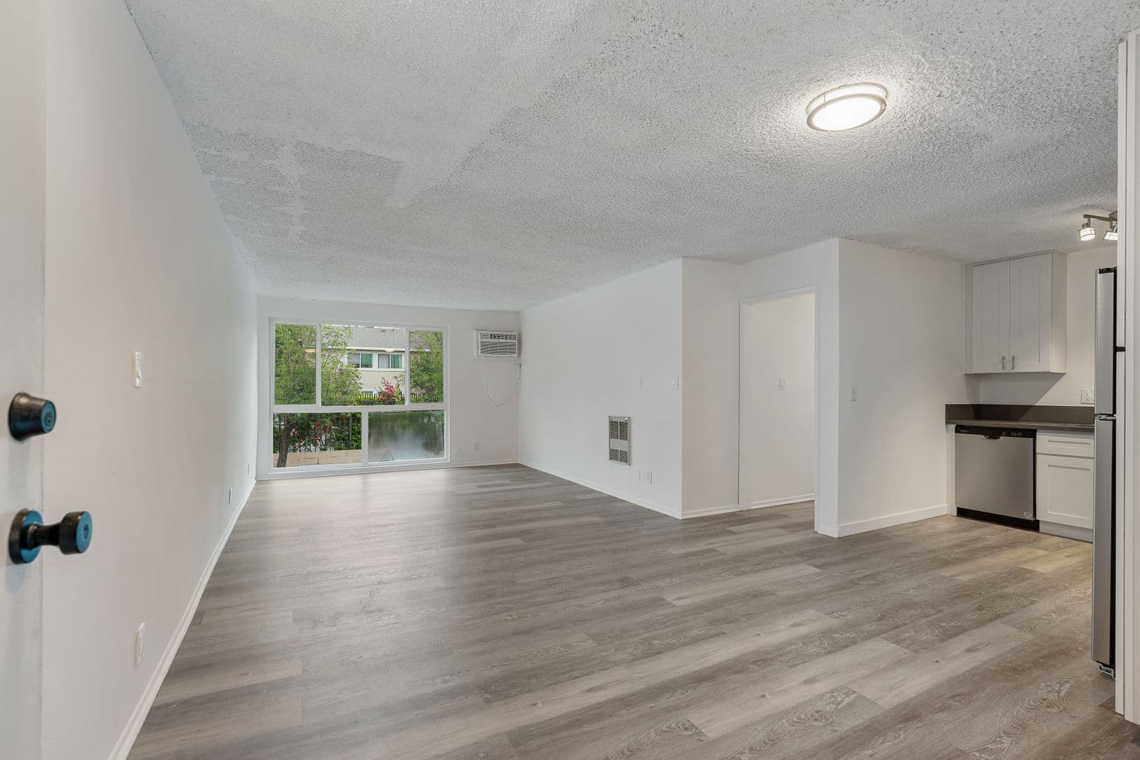 Sylmar Apartment: 12960 Dronfield Ave.