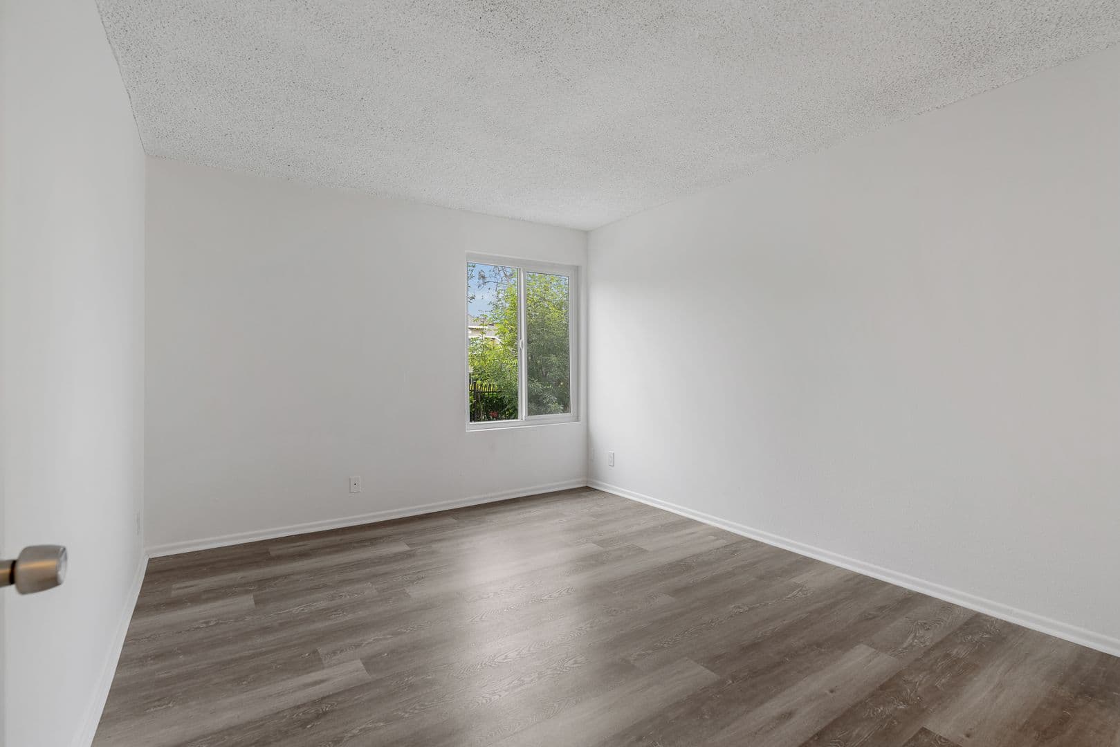 Sylmar Apartment: 12960 Dronfield Ave.