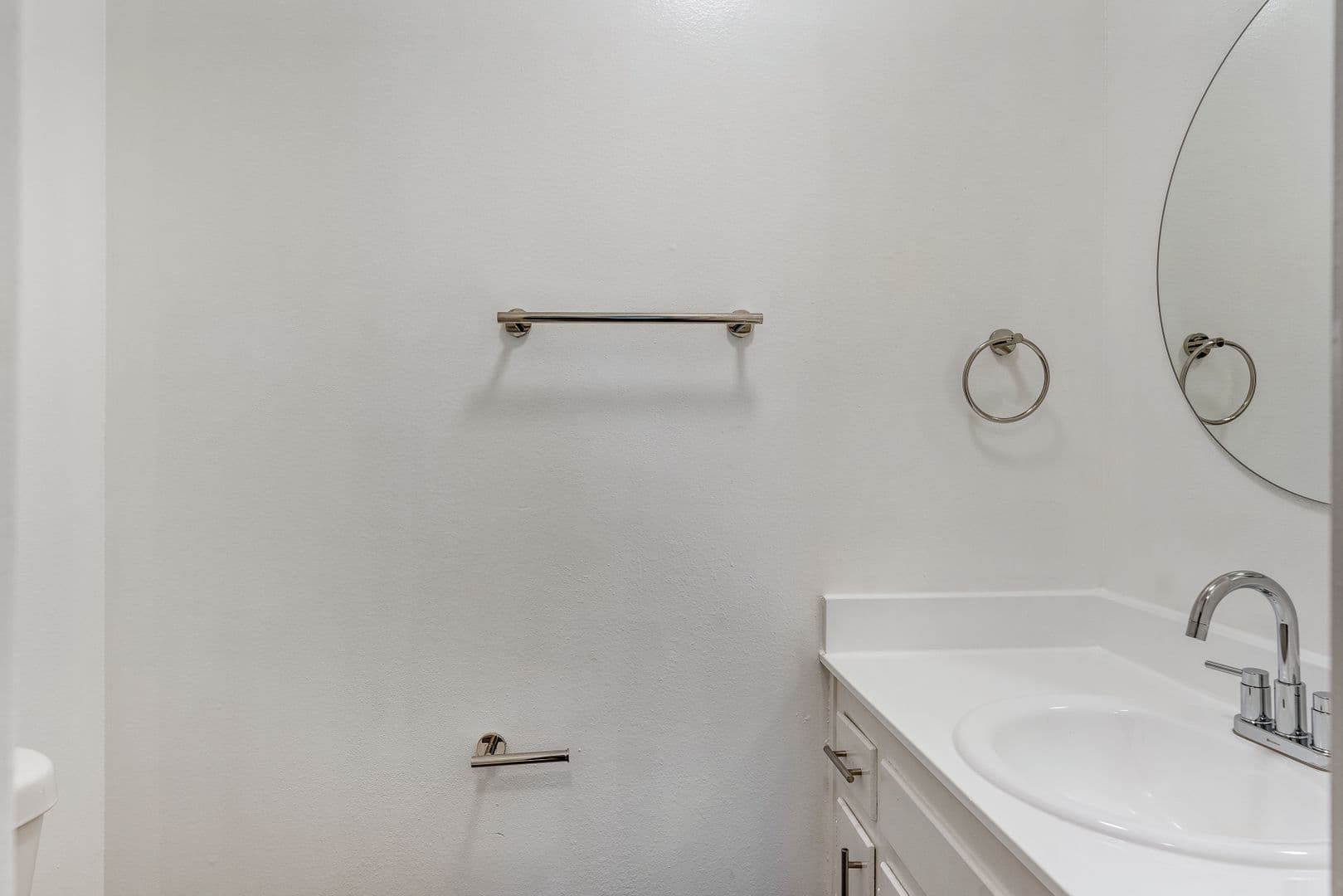 Sylmar Apartment: 12960 Dronfield Ave.