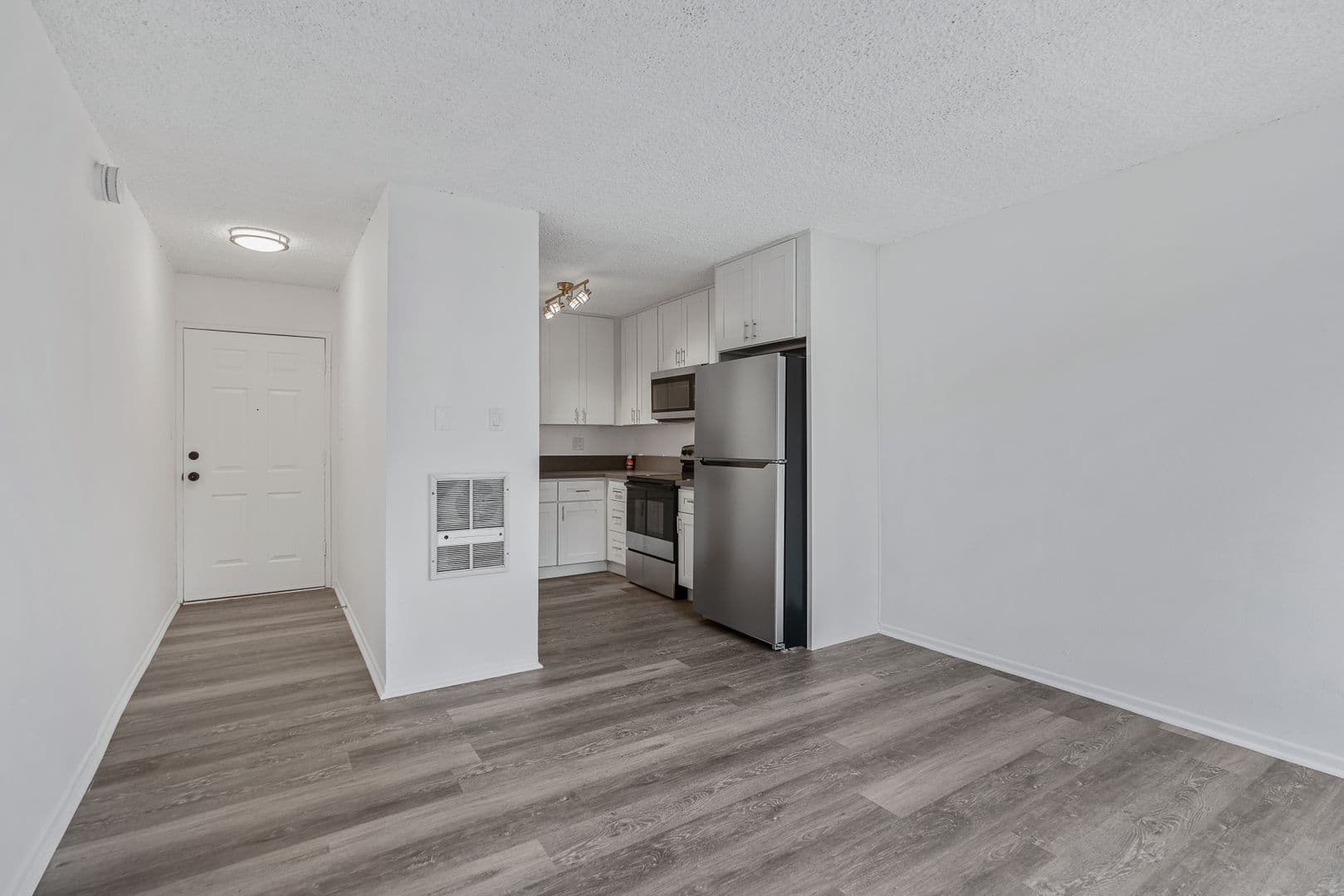 Sylmar Apartment: 12960 Dronfield Ave.