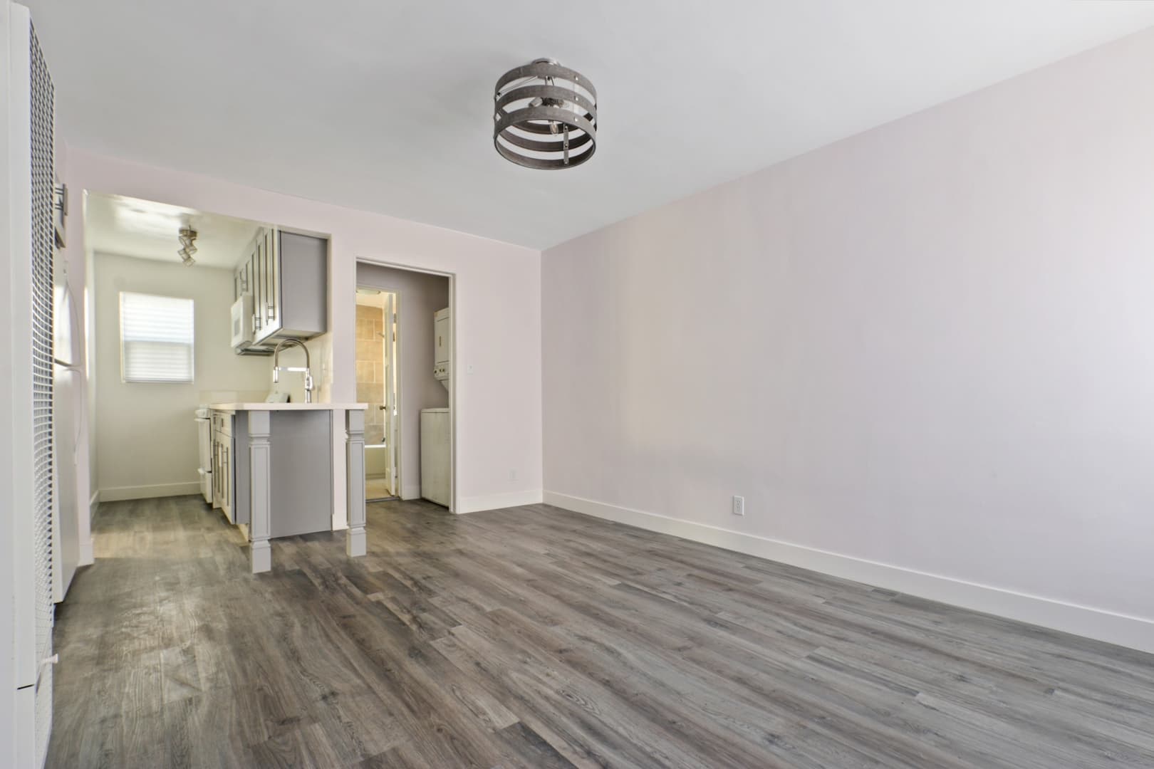 Los Angeles Apartment: 6422 S. Victoria Ave
