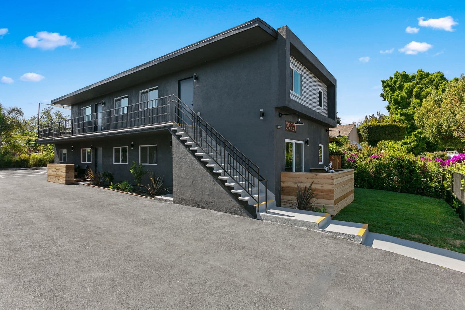 Los Angeles Apartment: 2918-2922 Hauser Blvd