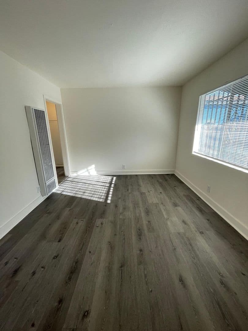 Los Angeles Apartment: 825, 829 & 833 E 108th St