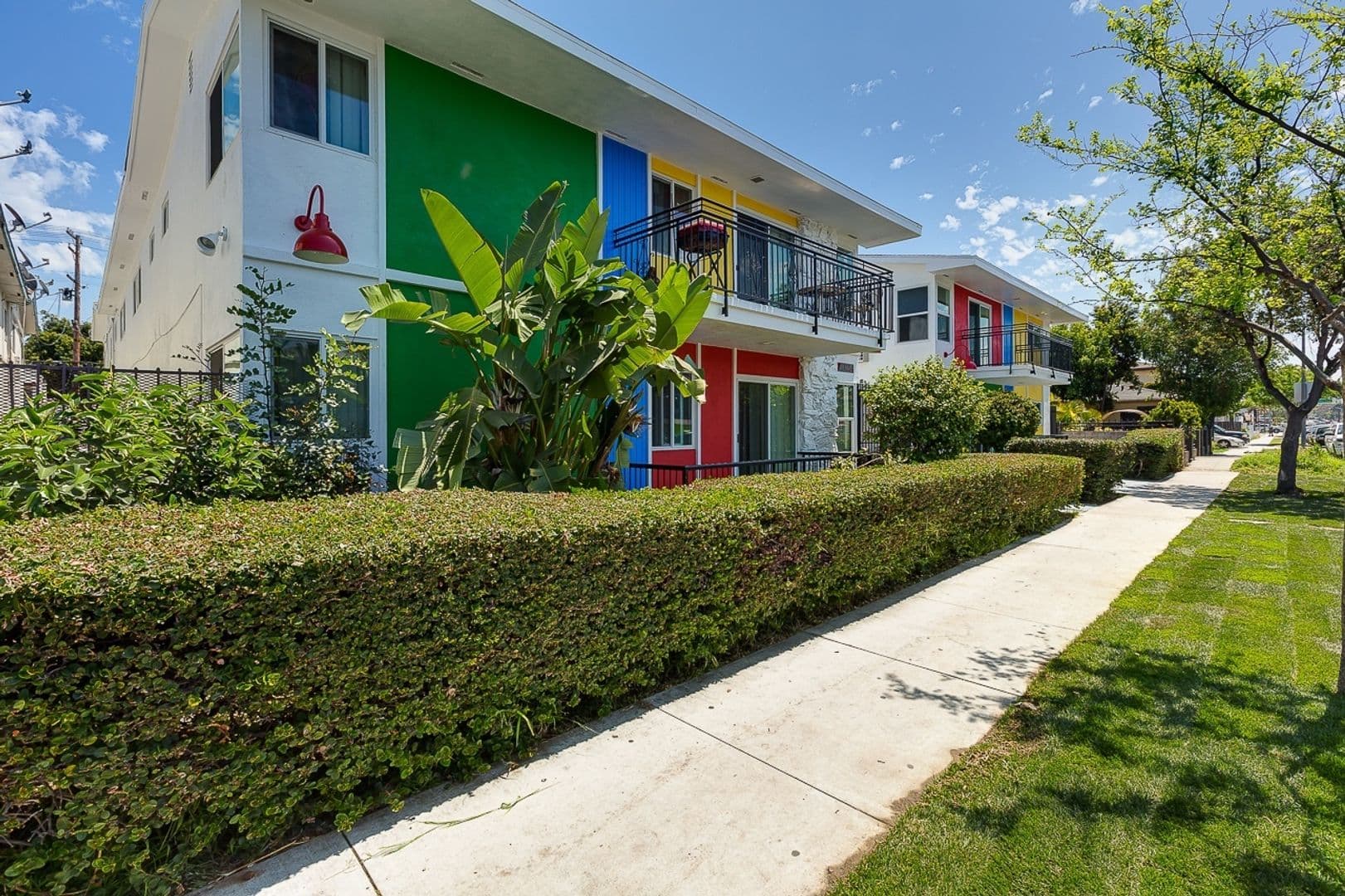 Long Beach Apartment: 1850-54 Pine Ave.