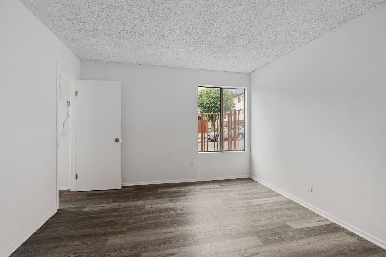 Sylmar Apartment: 12960 Dronfield Ave.