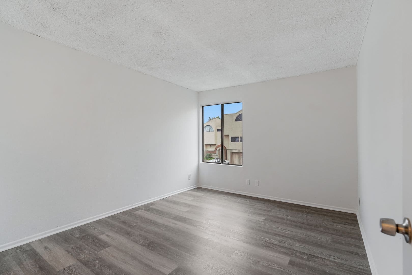 Sylmar Apartment: 12960 Dronfield Ave.