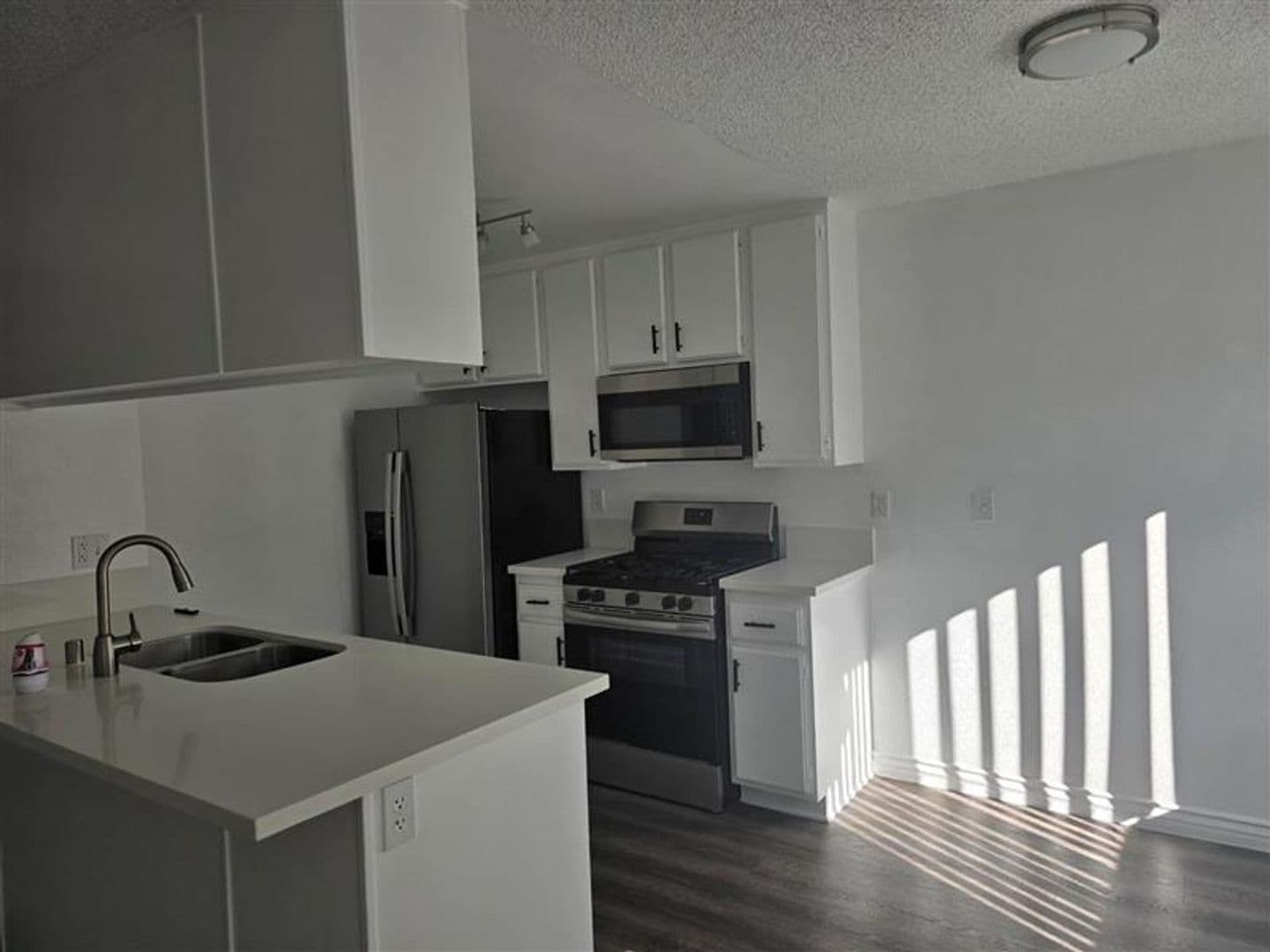 Long Beach Apartment: 2301 E. Market St.