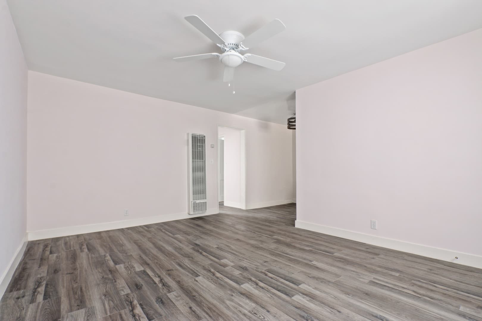 Los Angeles Apartment: 6422 S. Victoria Ave