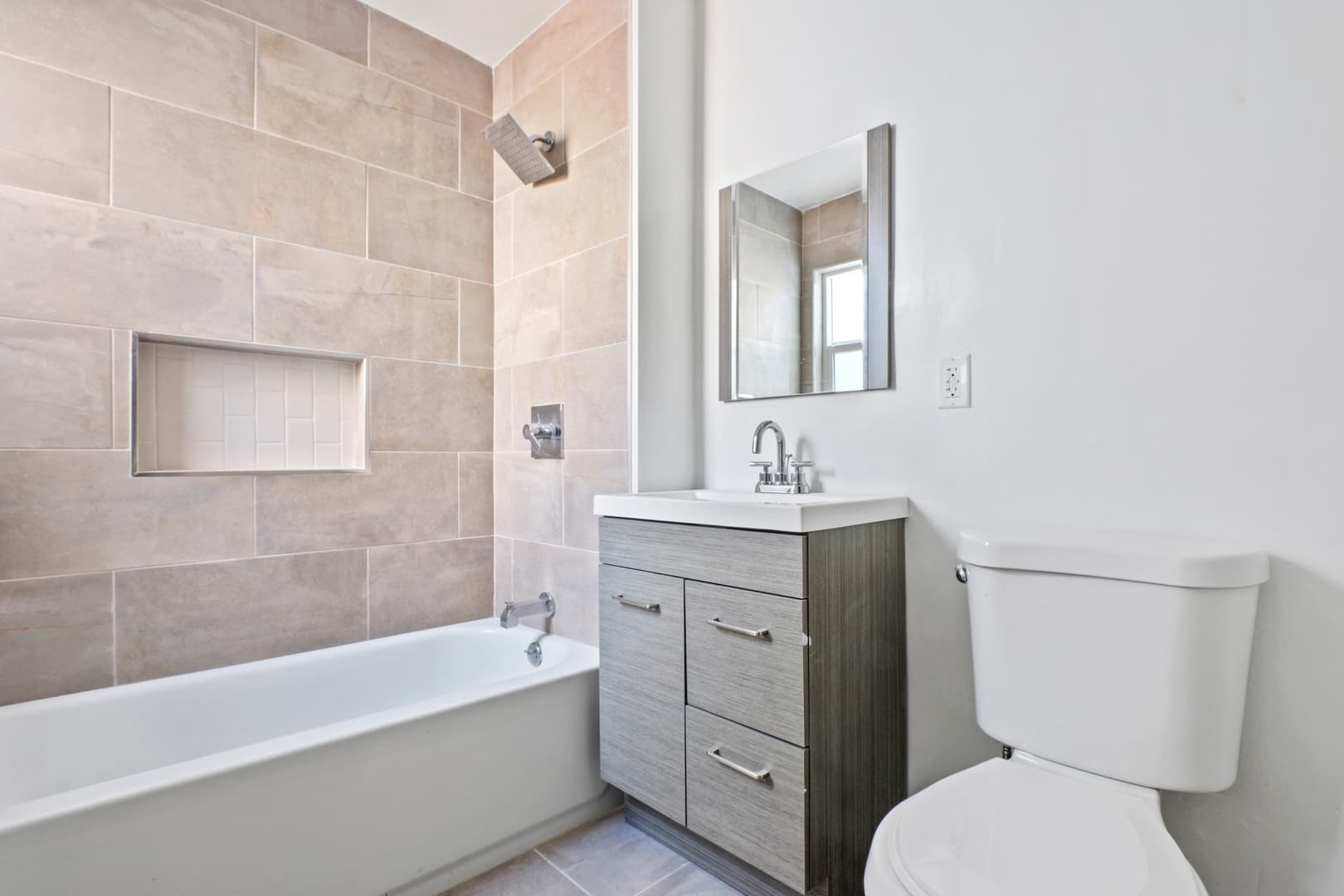 Los Angeles Apartment: 6422 S. Victoria Ave
