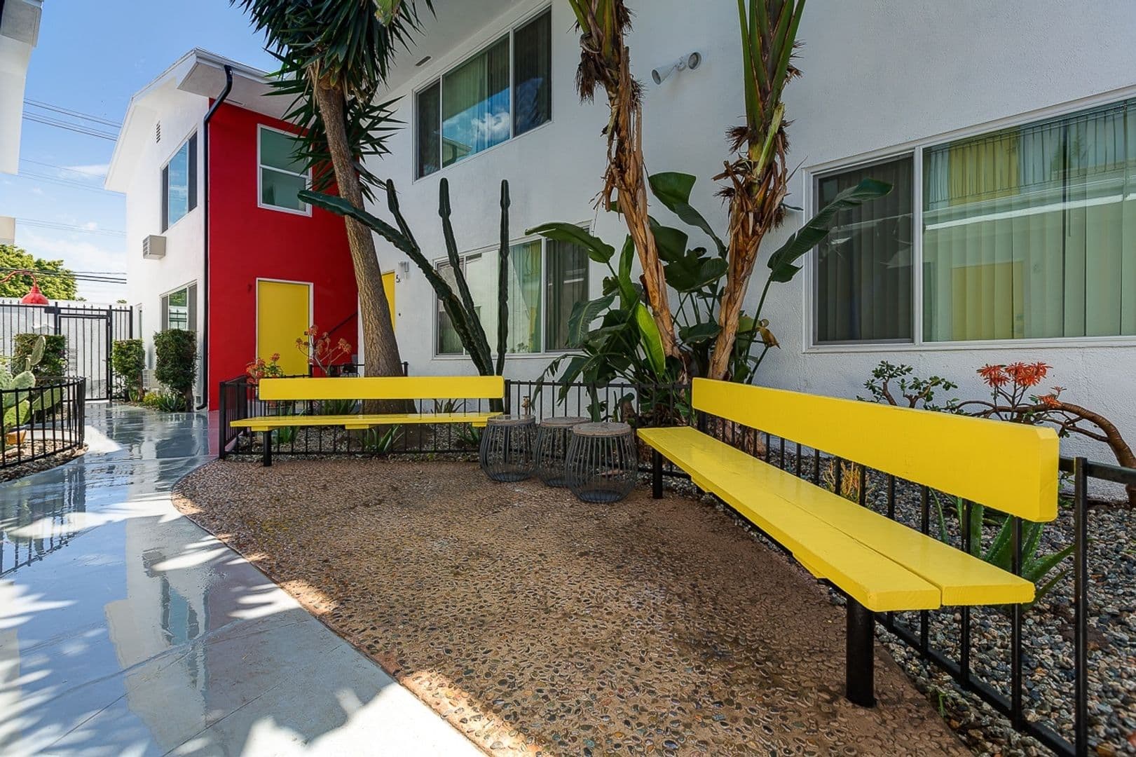 Long Beach Apartment: 1850-54 Pine Ave.