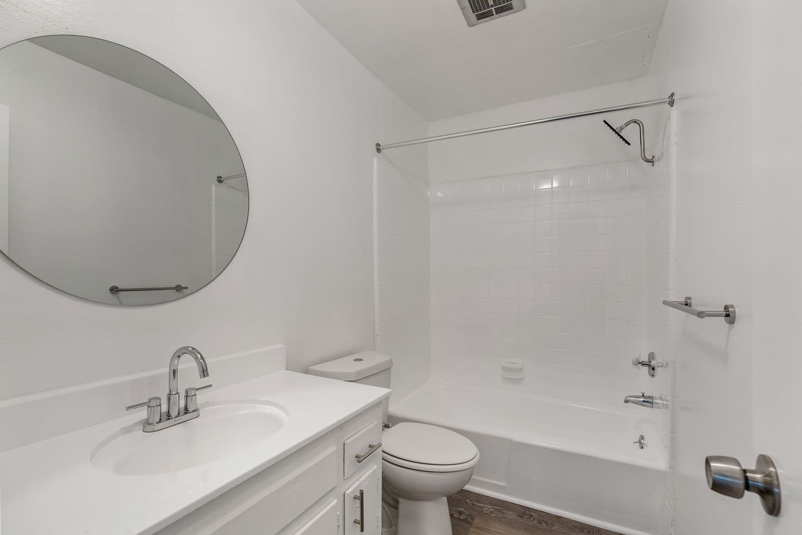 Sylmar Apartment: 12960 Dronfield Ave.
