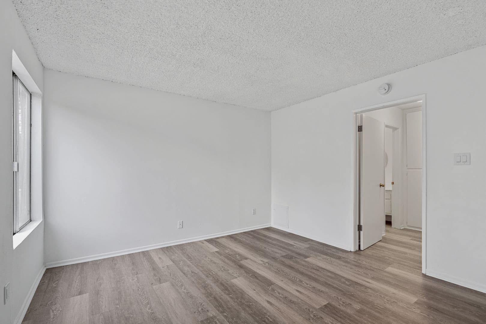 Sylmar Apartment: 12960 Dronfield Ave.