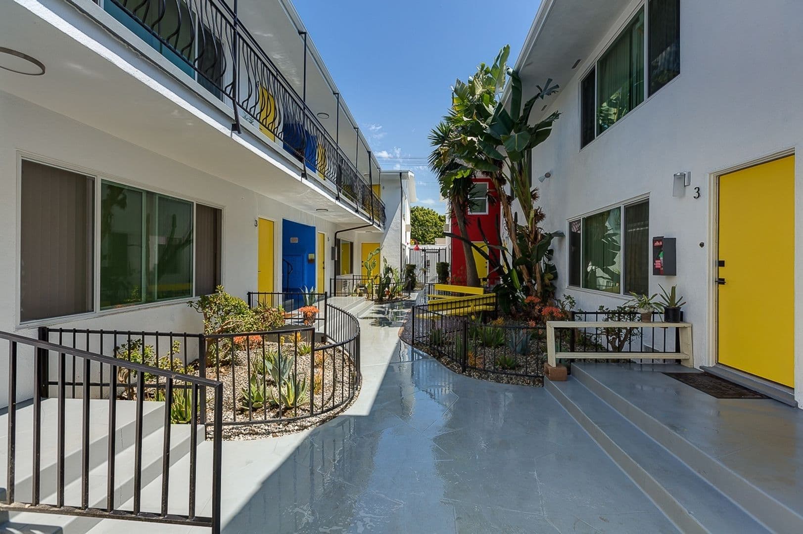 Long Beach Apartment: 1850-54 Pine Ave.
